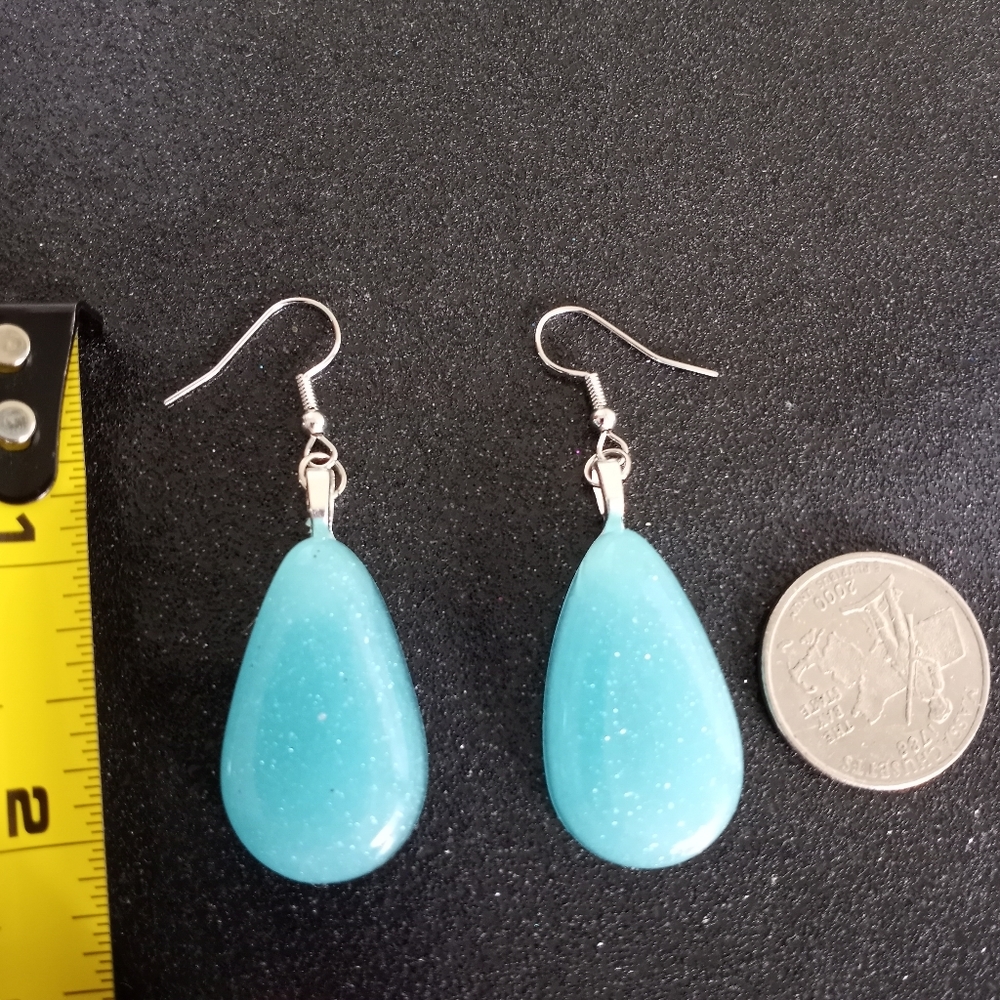 Blue shimmery glow in the dark teardrop earrings and necklace jewelry set - Picture 3 of 8